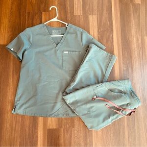 Figs scrubs set
